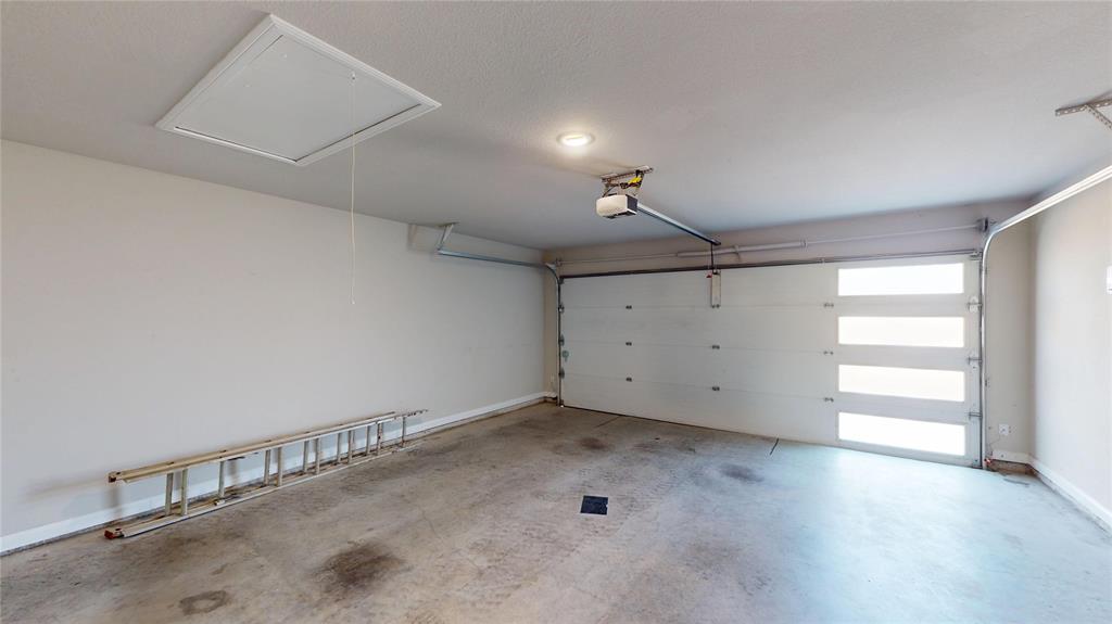 603 Cherry Hill Road Red Oak, TX 75154 - Photo 29 of 32 an empty room with windows