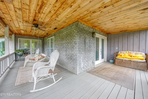 $795,000 | 9161 Buffalo Road, Oneida, TN 37841