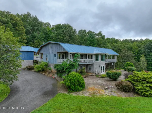 $795,000 | 9161 Buffalo Road, Oneida, TN 37841