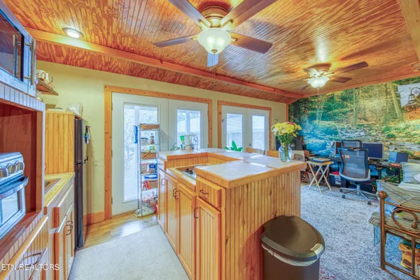 $795,000 | 9161 Buffalo Road, Oneida, TN 37841