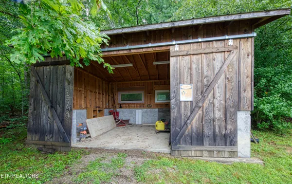 $795,000 | 9161 Buffalo Road, Oneida, TN 37841