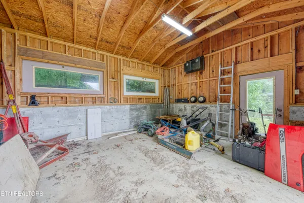 $795,000 | 9161 Buffalo Road, Oneida, TN 37841
