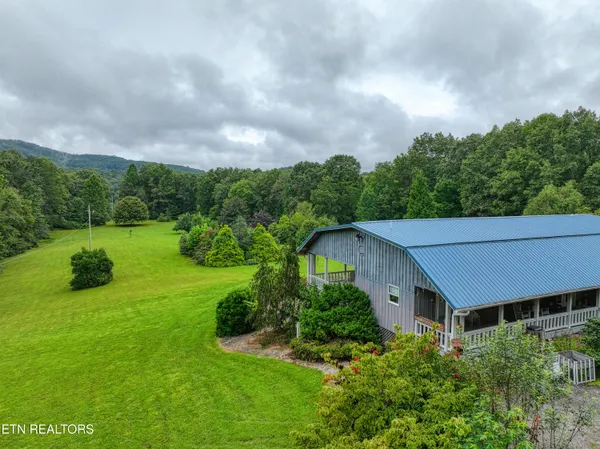 $795,000 | 9161 Buffalo Road, Oneida, TN 37841