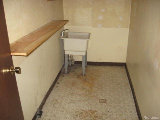 8629 Mannington Road Canton, MI 48187 - Photo 11 of 20 MANNINGTON-LAUNDRY ROOM