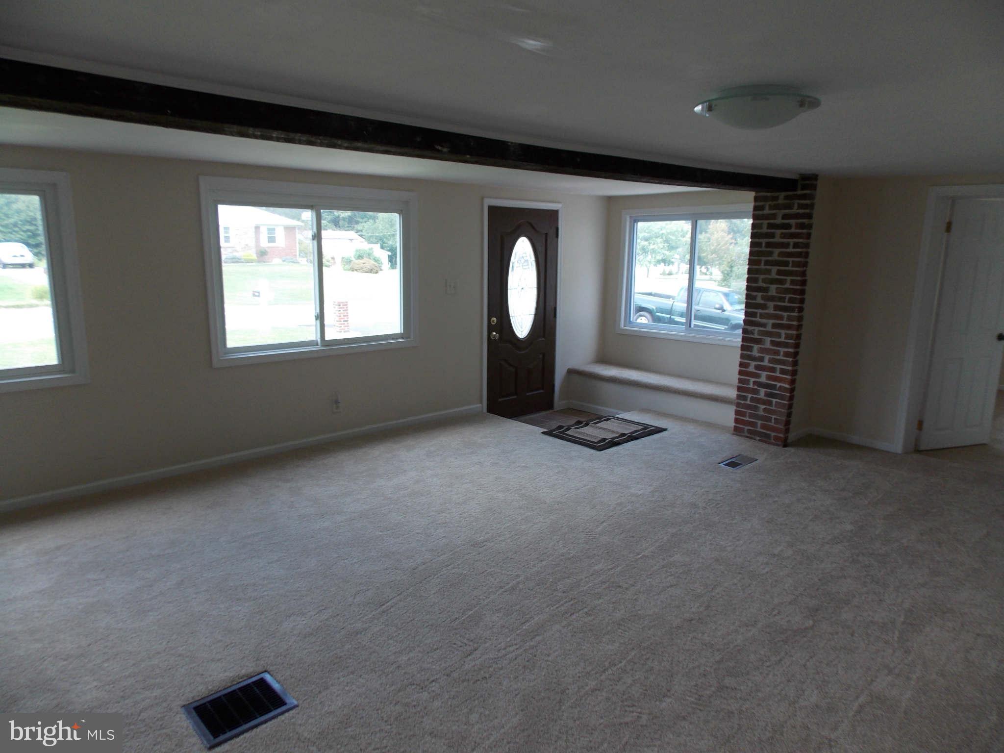 10137 Bird River Road Baltimore, MD 21220 - Photo 8 of 23 Living Room