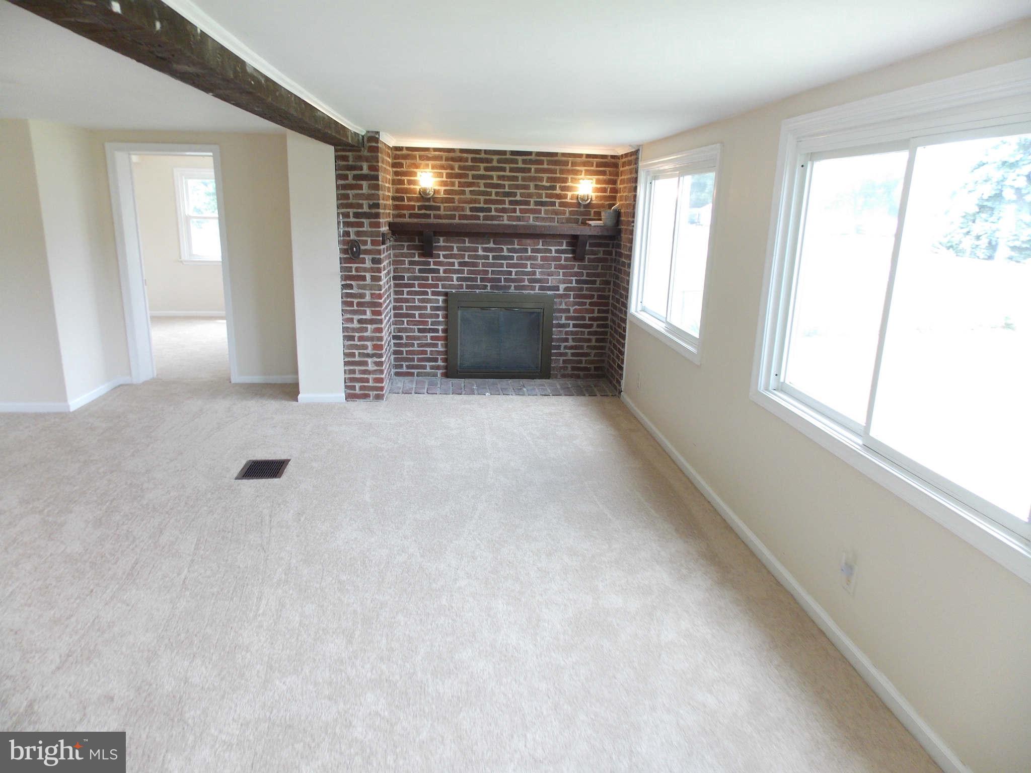 10137 Bird River Road Baltimore, MD 21220 - Photo 9 of 23 Living Room
