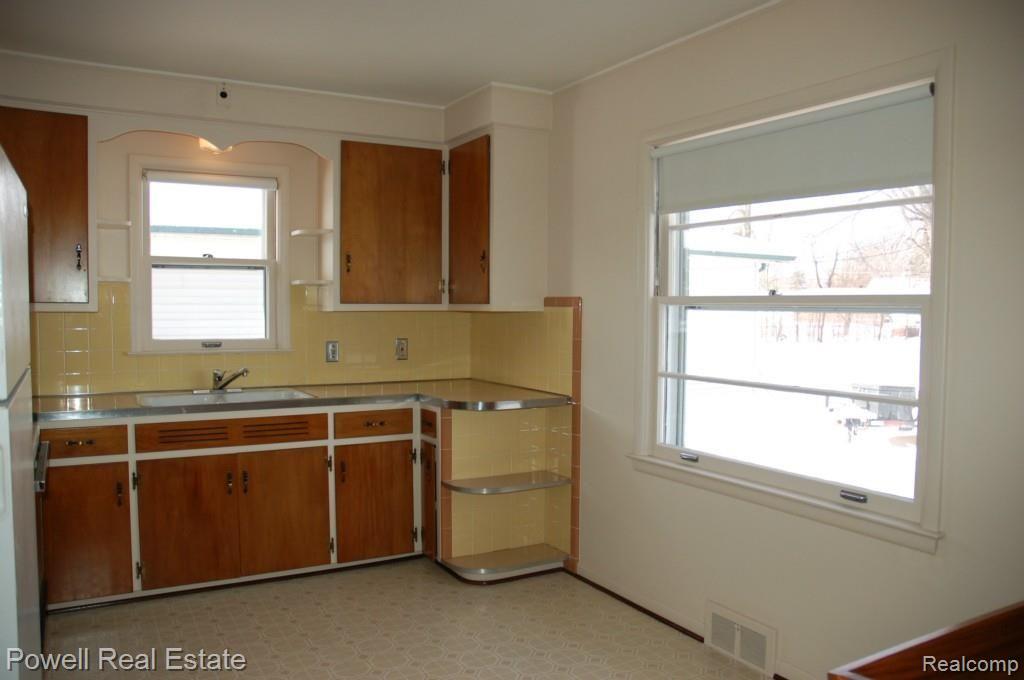13237 Frazho Road Warren, MI 48089 - Photo 14 of 50 Frazho 014.jpg