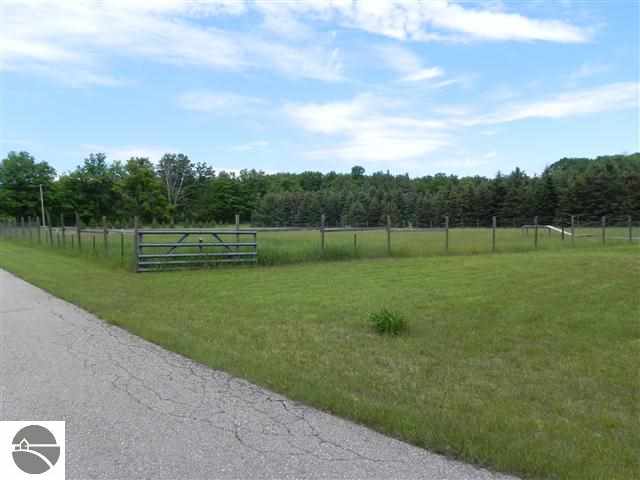 9195 Hodge Road Kingsley, MI 49649 - Photo 10 of 24 1747562-9.JPG