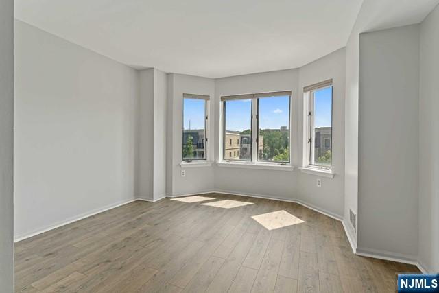 405 Williams Court, Unit 405 Edgewater, NJ 07020 - Photo 22 of 27