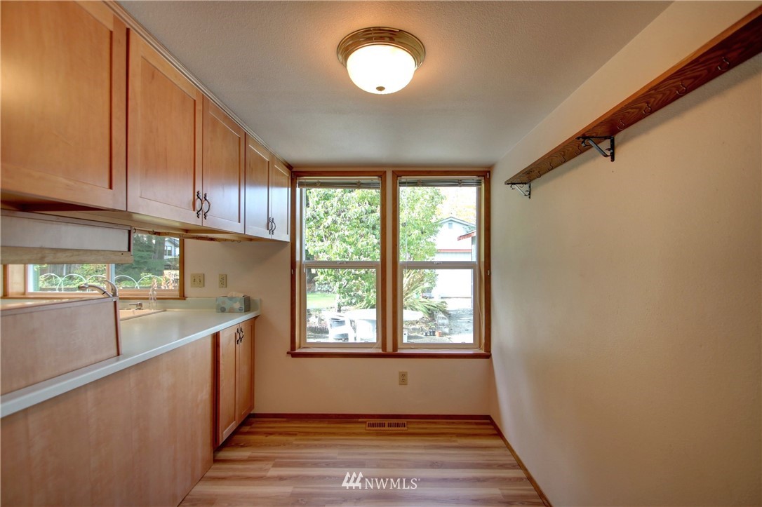 115 South Waugh Road Mount Vernon, WA 98274 - Photo 10 of 24 Gallery Image 10
