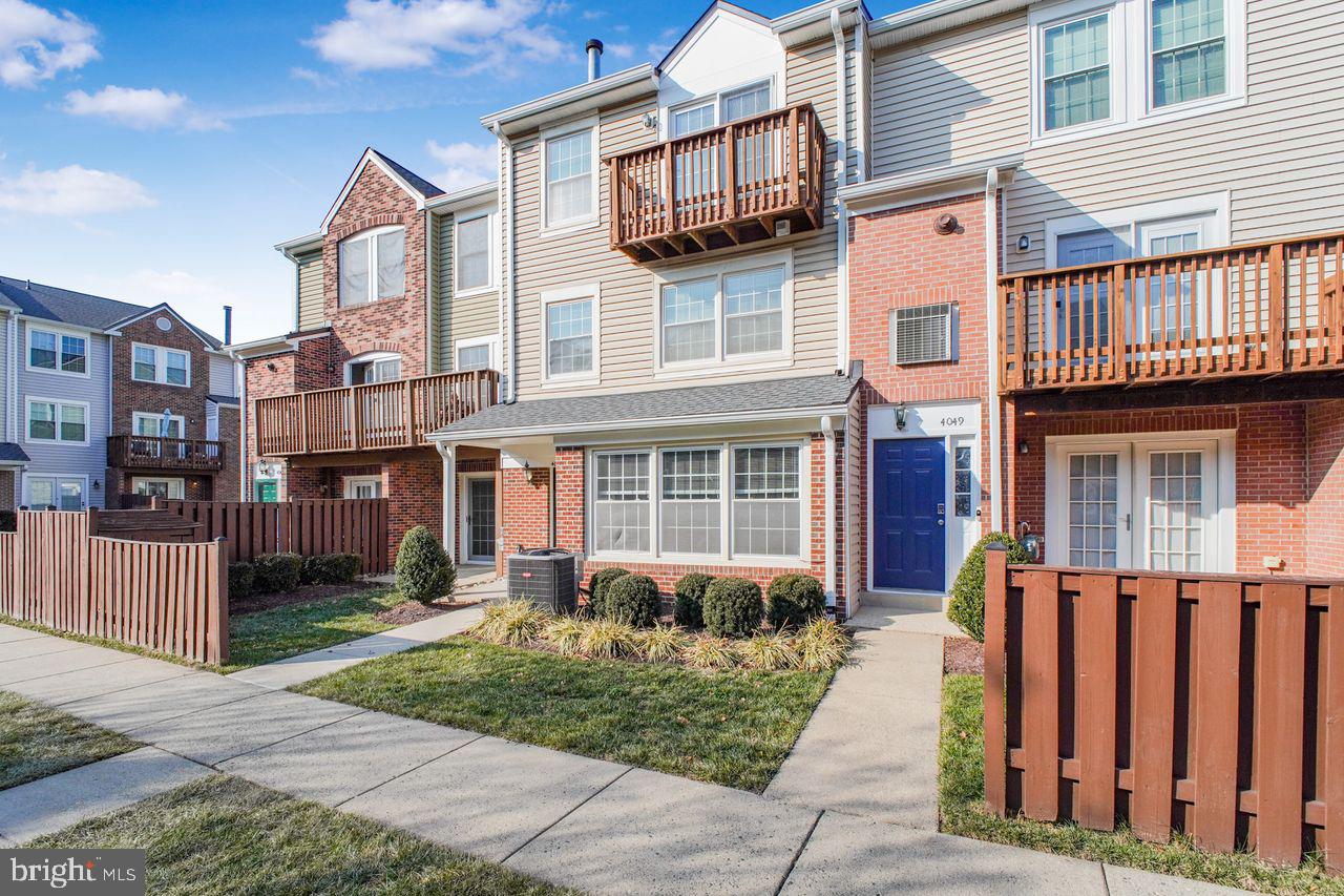 4047 Chetham Way Woodbridge, VA 22192 - Photo 3 of 55 Front