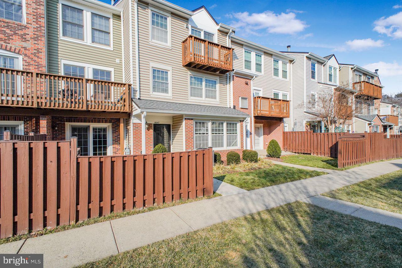 4047 Chetham Way Woodbridge, VA 22192 - Photo 4 of 55 a view of a brick building with many windows