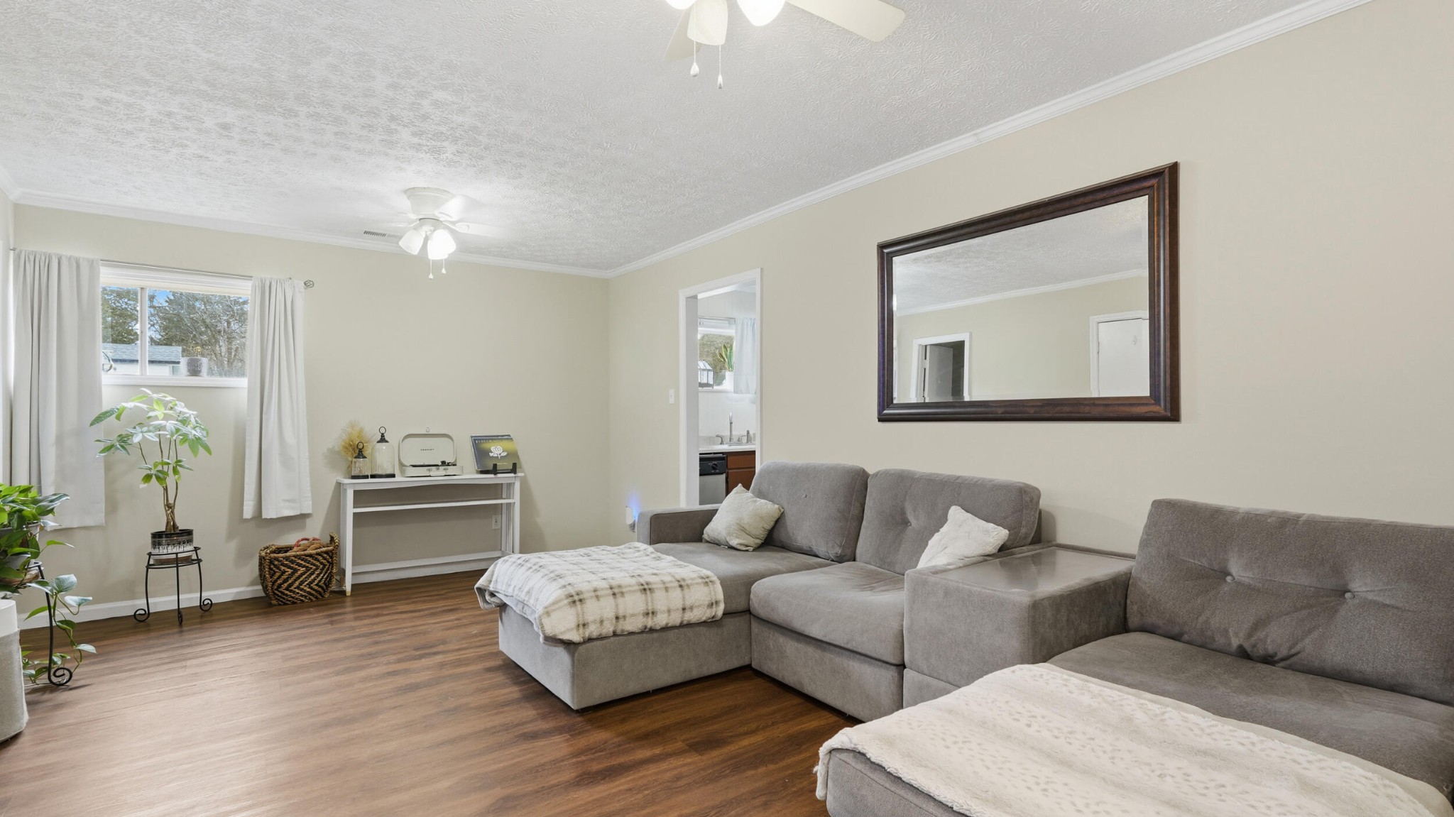 9151 Dallas Hollow Road Soddy Daisy, TN 37379 - Photo 4 of 36 a living room with furniture and a table