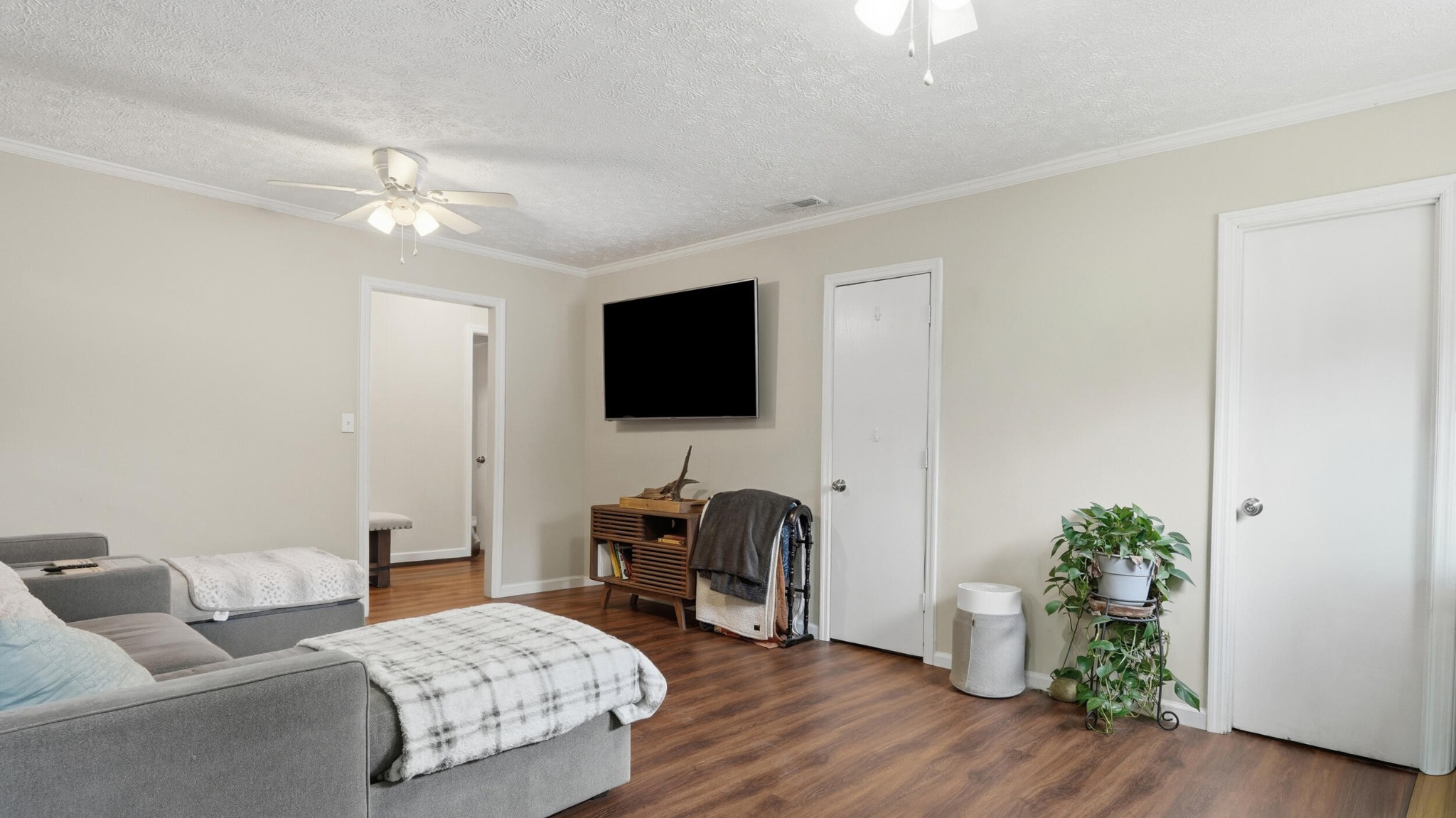 9151 Dallas Hollow Road Soddy Daisy, TN 37379 - Photo 5 of 36 a living room with furniture and a flat screen tv