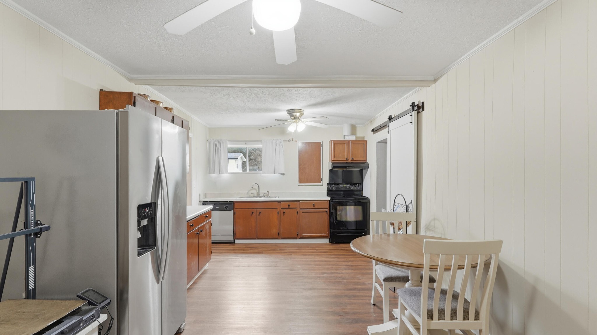 9151 Dallas Hollow Road Soddy Daisy, TN 37379 - Photo 7 of 36 a large kitchen with a table and chairs