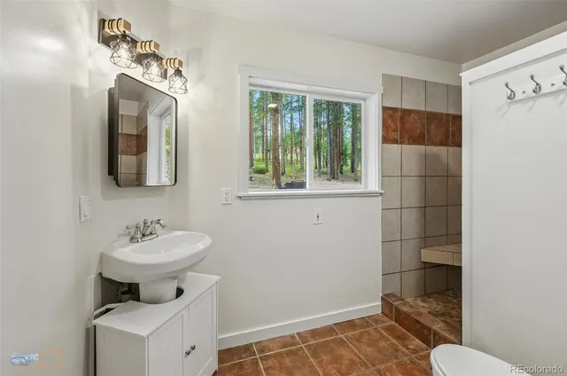 a view of room with window and ceiling fan