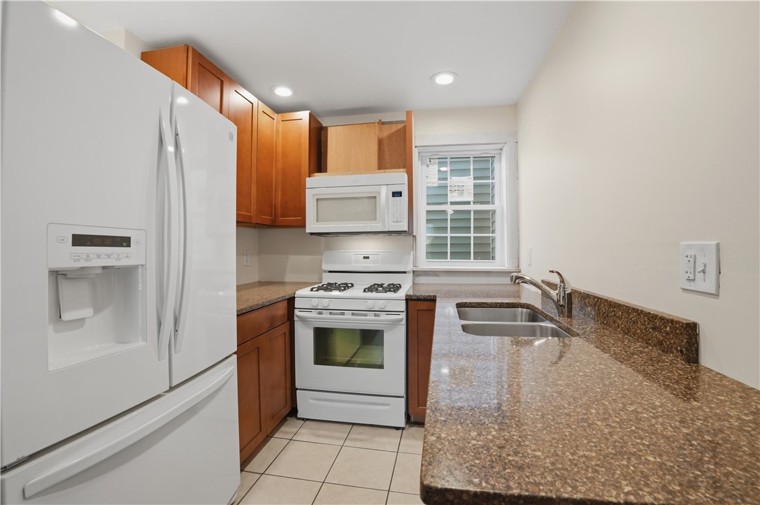 10 Hobart Street Westerly, RI 02891 - Photo 13 of 44