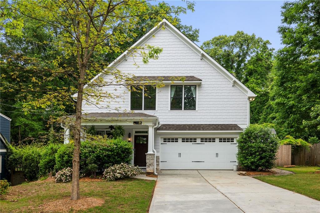 a view of a house with yard