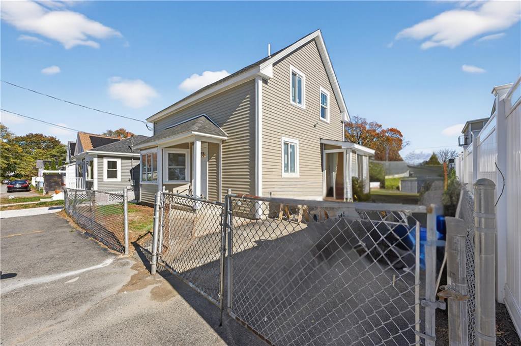 72 Stowe Avenue East Providence, RI 02915 - Photo 2 of 9