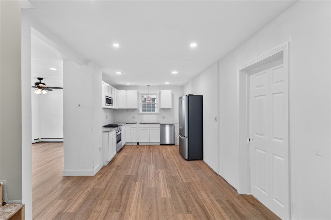 72 Stowe Avenue East Providence, RI 02915 - Photo 4 of 9