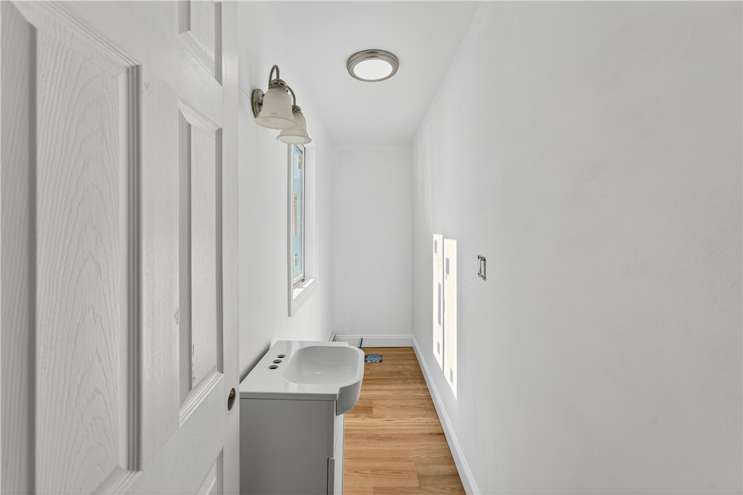 72 Stowe Avenue East Providence, RI 02915 - Photo 7 of 9