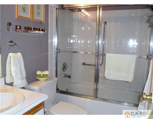 77 B Winthrop Road Monroe Township, NJ 08831 - Photo 15 of 23 Gallery Image 15