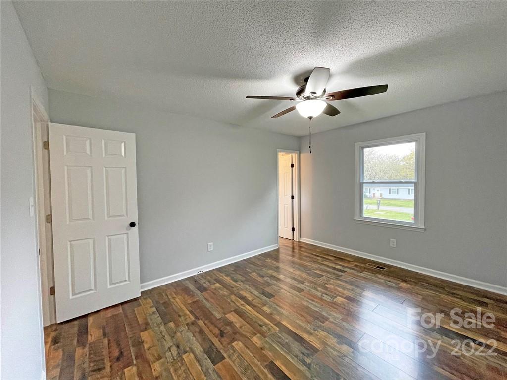 4555 Queens Road Hickory, NC 28602 - Photo 17 of 20 Gallery Image 17