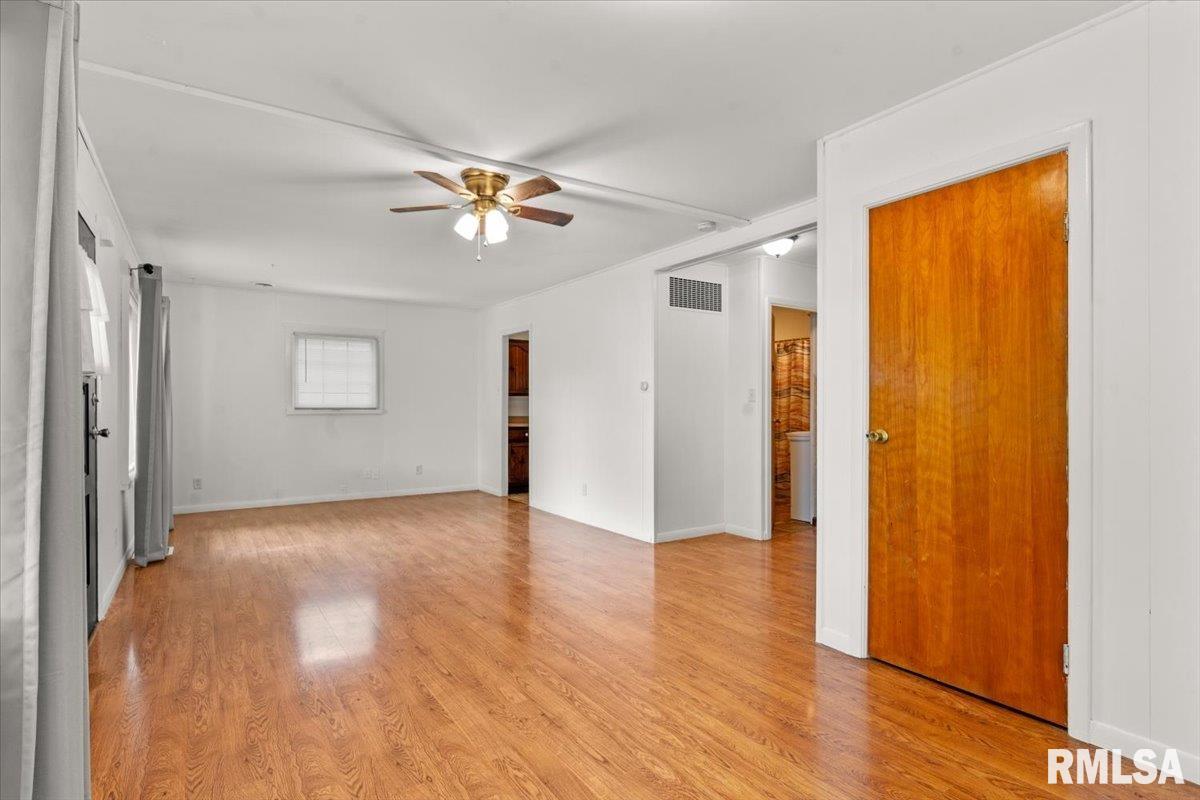1638 West Capitol Avenue Springfield, IL 62704 - Photo 2 of 32