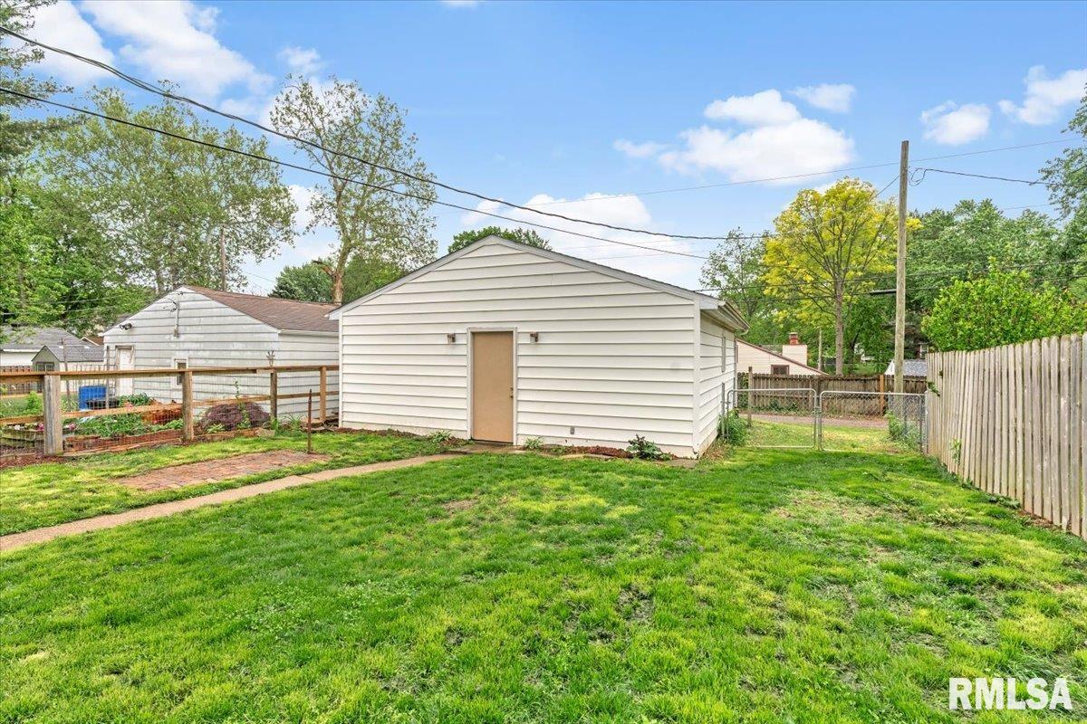 1638 West Capitol Avenue Springfield, IL 62704 - Photo 24 of 32