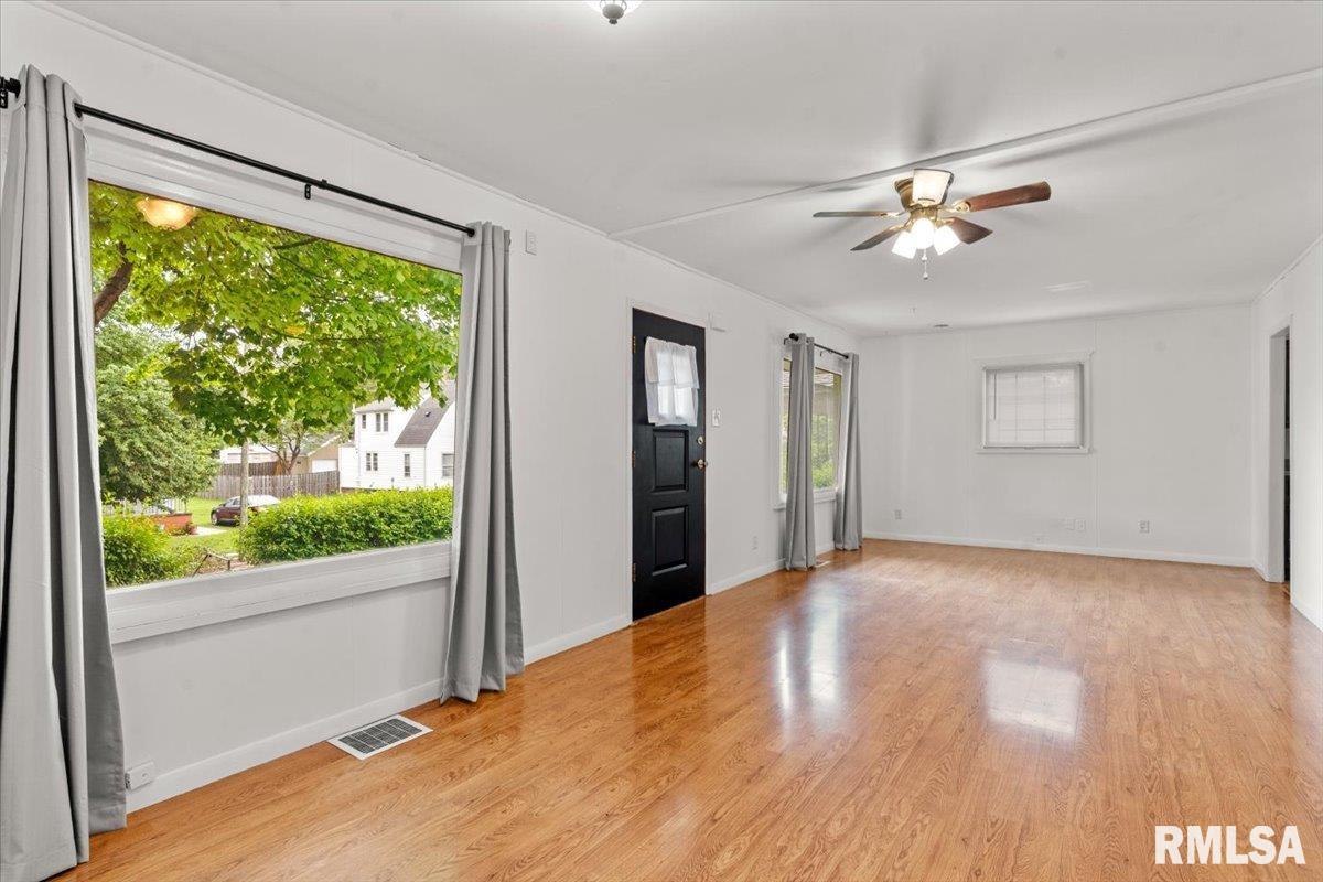 1638 West Capitol Avenue Springfield, IL 62704 - Photo 3 of 32
