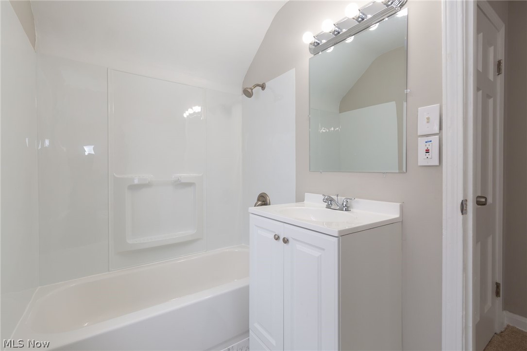 855 Nela View Road Cleveland Heights, OH 44112 - Photo 11 of 23