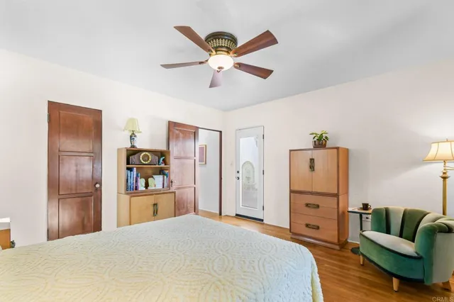 a en suite bathroom with a shower