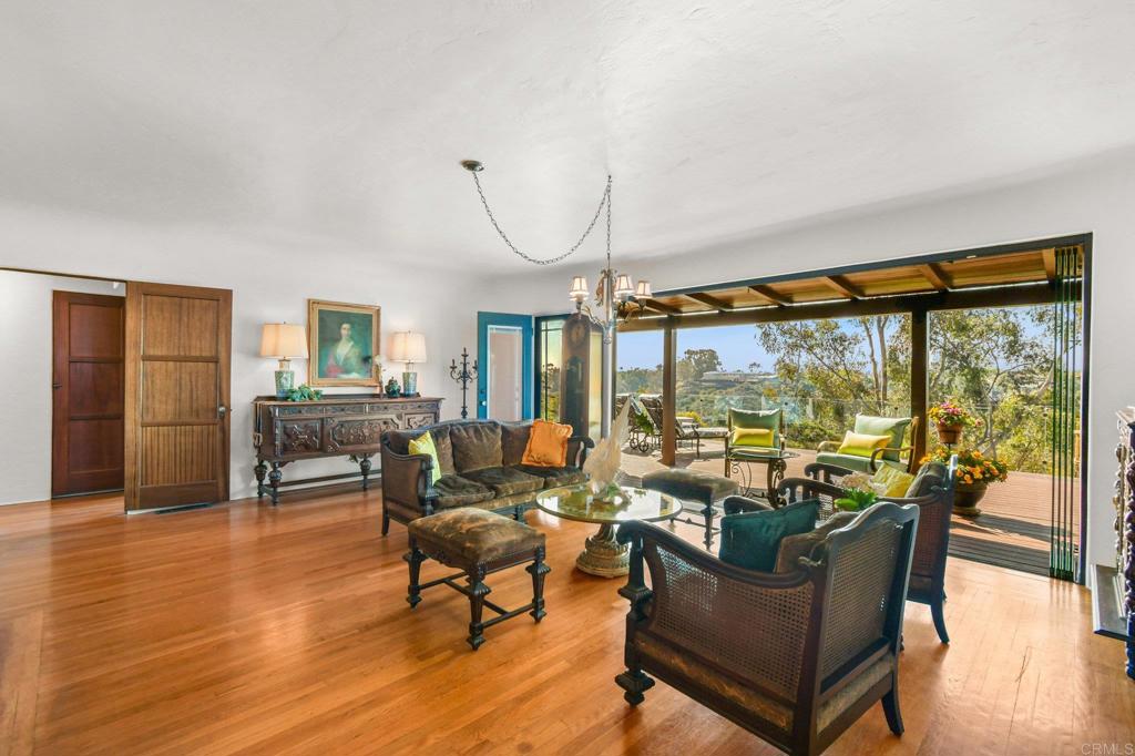 5036 Litchfield Road San Diego, CA 92116 - Photo 5 of 62