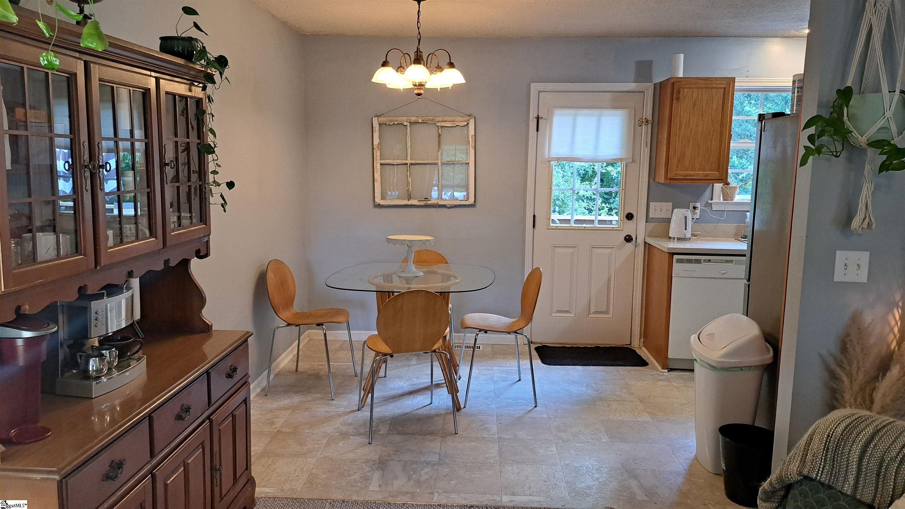 121 B Harvey Road Greer, SC 29651 - Photo 7 of 30