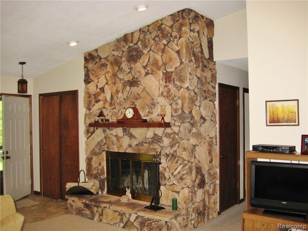 3783 Brighton Road Howell, MI 48843 - Photo 9 of 28