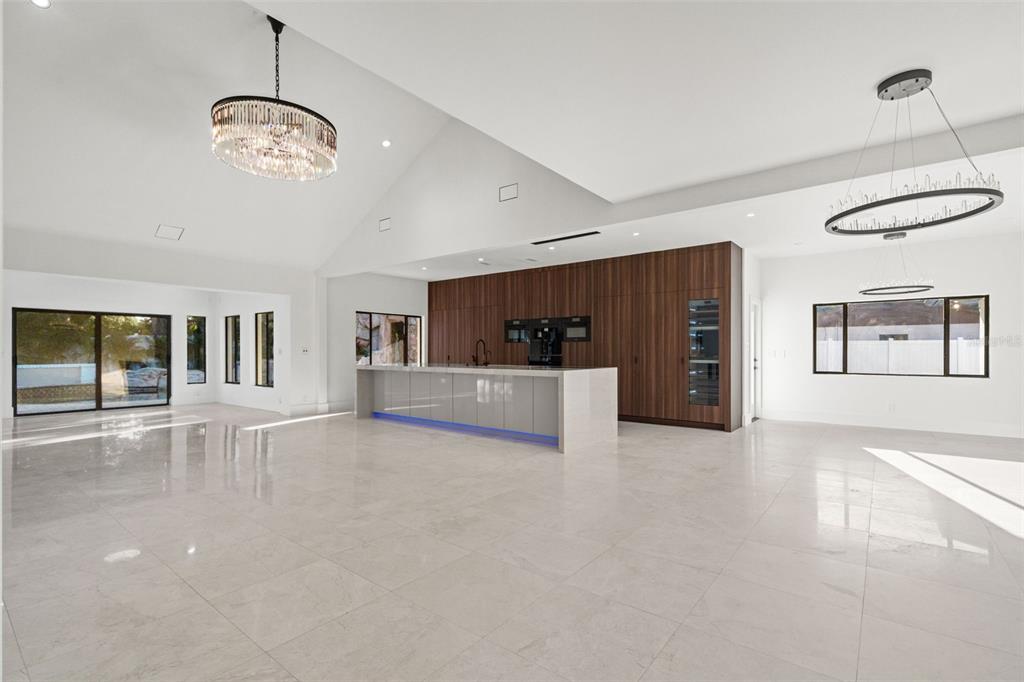 2521 Lake Ellen Drive Tampa, FL 33618 - Photo 14 of 54