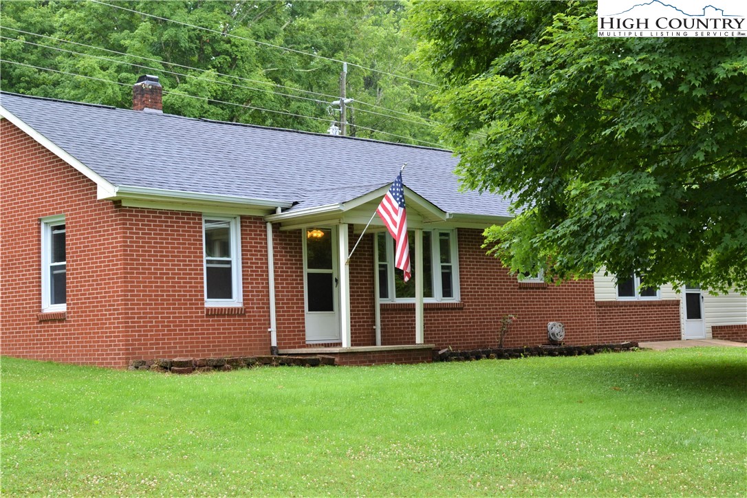 283 Baldwin Road West Jefferson, NC 28694 - Photo 2 of 17 Gallery Image 2