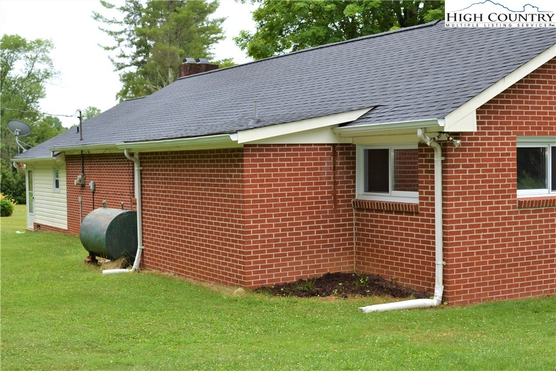 283 Baldwin Road West Jefferson, NC 28694 - Photo 3 of 17 Gallery Image 3
