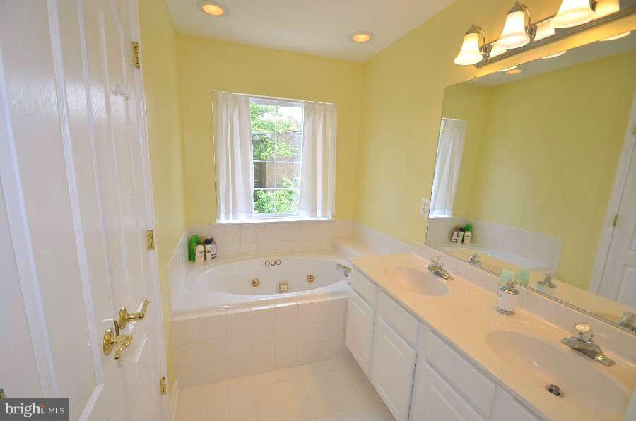 2106 Clark Place Silver Spring, MD 20910 - Photo 16 of 26 Bath (Master)
