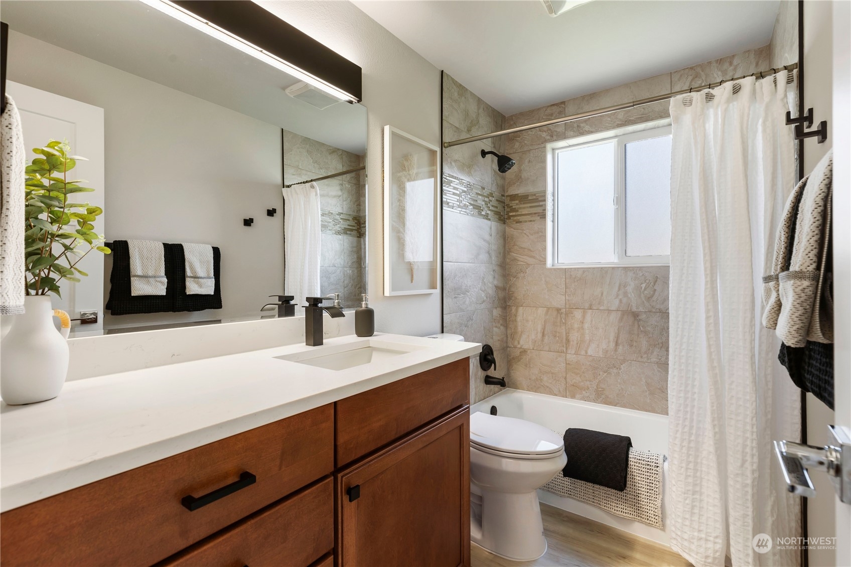3318 Northeast 11th Street Renton, WA 98056 - Photo 11 of 15 Gallery Image 11