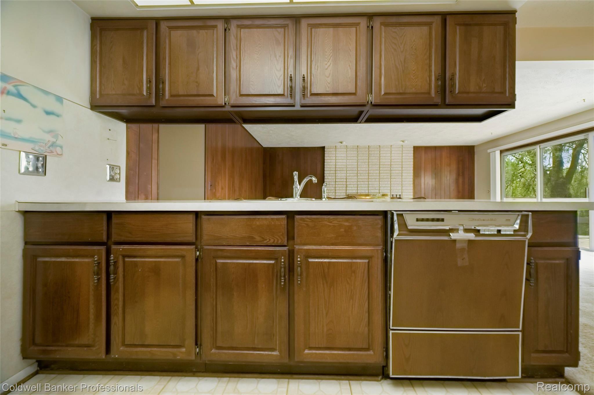 5830 Pratt Road Lapeer, MI 48446 - Photo 8 of 27 005-photo-kitchen-8337924.jpg