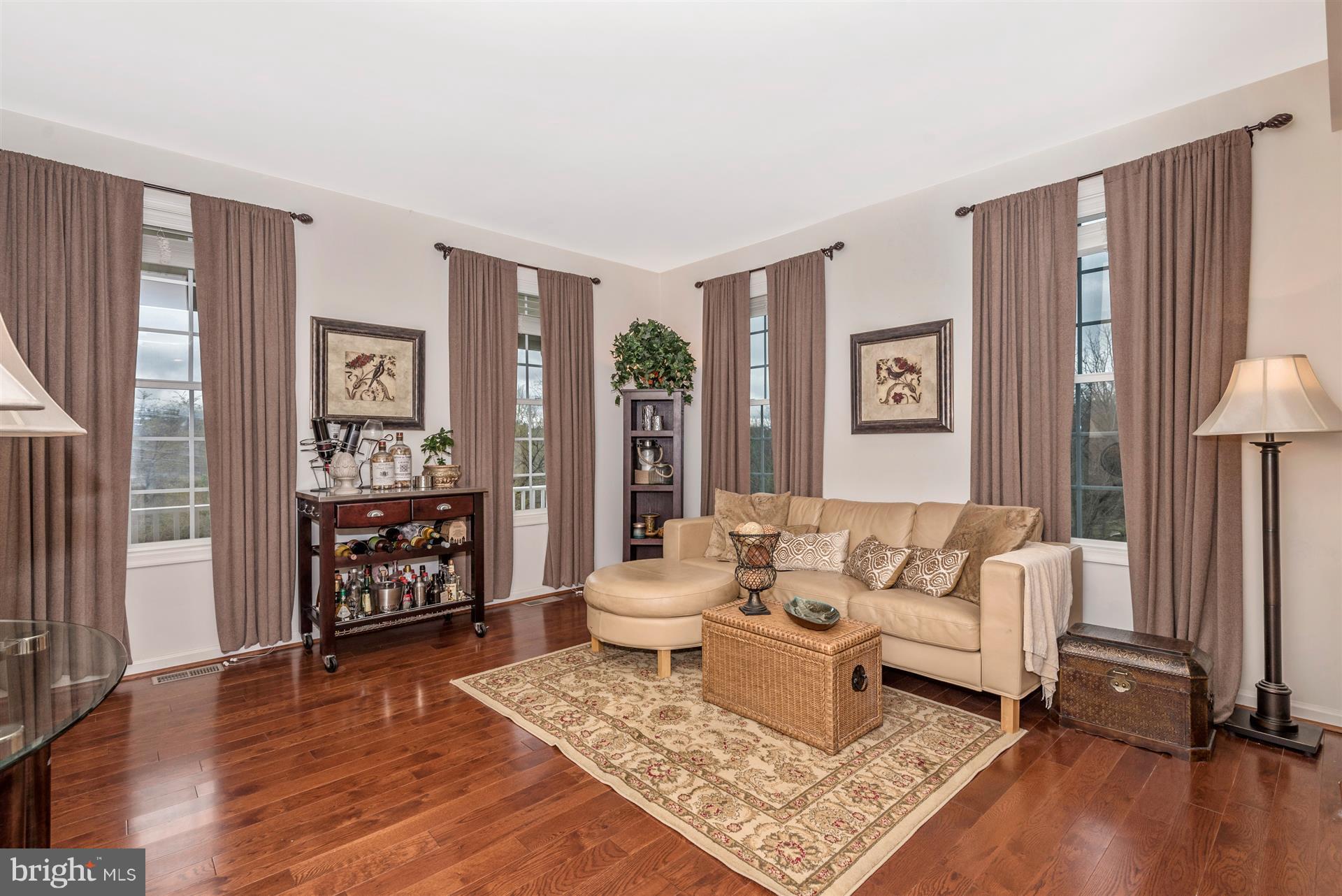2894 Poffenberger Road Middletown, MD 21769 - Photo 6 of 30 Living Room