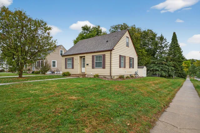 $209,900 | 1004 8th Avenue Northwest, Rochester, MN 55901