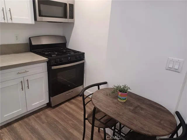 $2,500 | 24019 Sylvan Street, Unit ADU, Woodland Hills, CA 91367