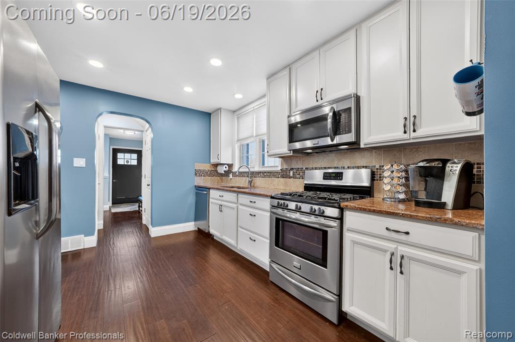 1625 Hampton Road Grosse Pointe, MI 48236 - Photo 5 of 31