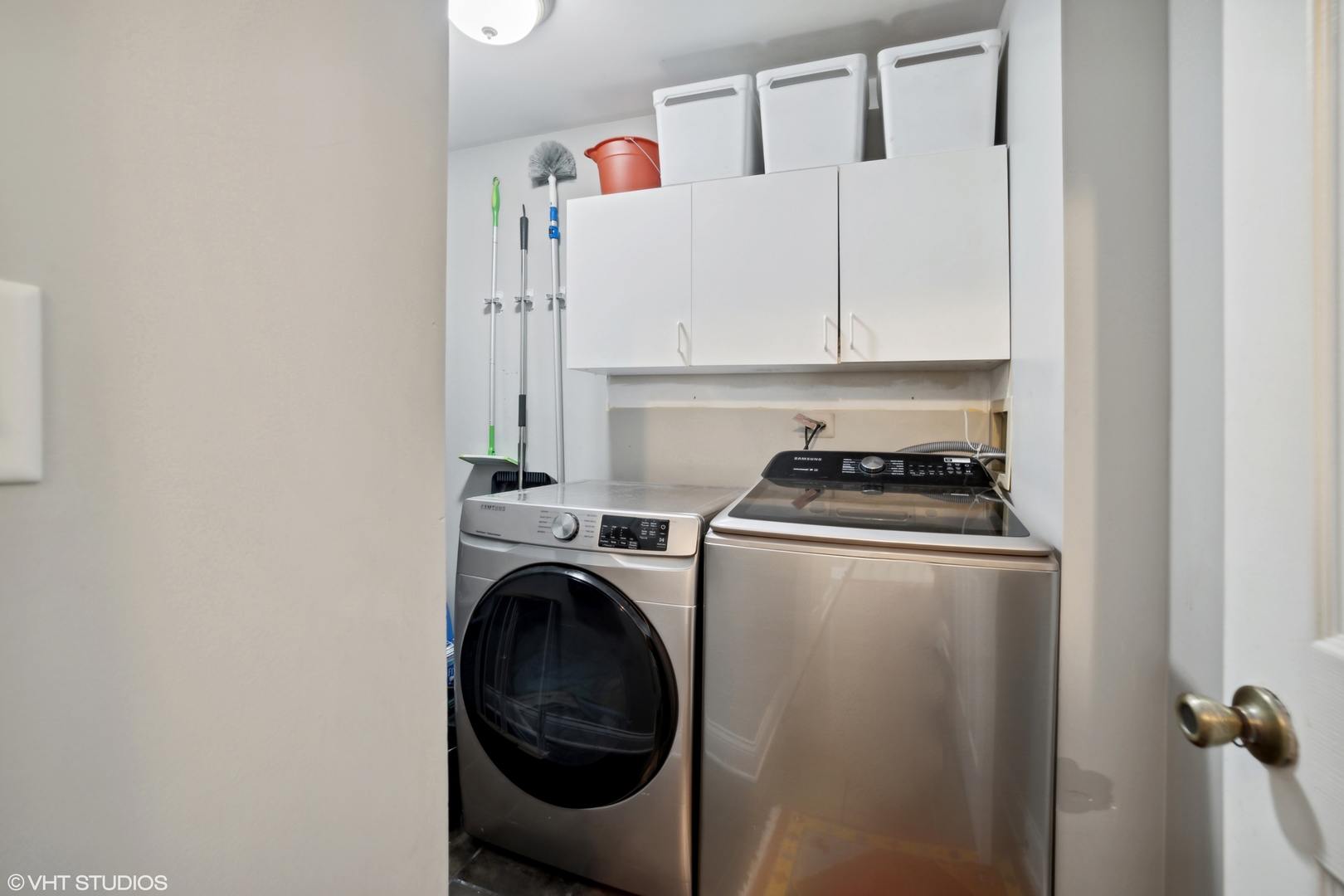 227 Shawnee Circle Bartlett, IL 60103 - Photo 11 of 21 a utility room with dryer and washer