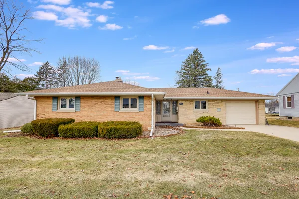$225,000 | 3702 Schroeder Drive, Manitowoc, WI 54220