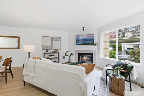 $389,950 | 9210 Market Place, Unit J101, Lake Stevens, WA 98258