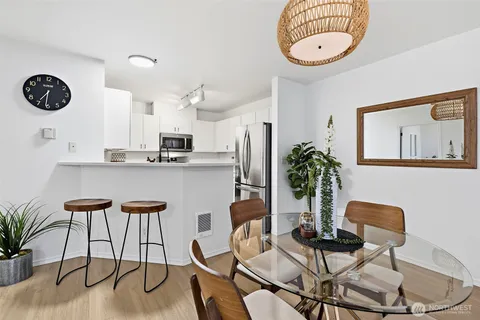 $389,950 | 9210 Market Place, Unit J101, Lake Stevens, WA 98258