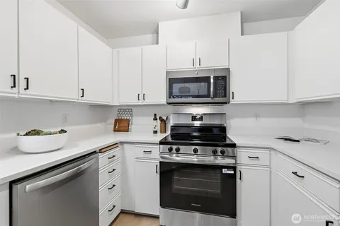 $389,950 | 9210 Market Place, Unit J101, Lake Stevens, WA 98258